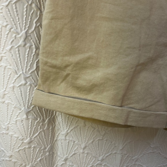 NWT Old Navy Tan Everyday Size Medium Short - Picture 6 of 8